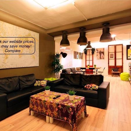 Gracia City Hostel 巴塞罗那 外观 照片 The interior of a typical hostel