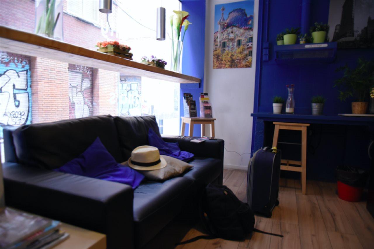 Gracia City Hostel 巴塞罗那 外观 照片 The interior of a typical micro apartment in Paris