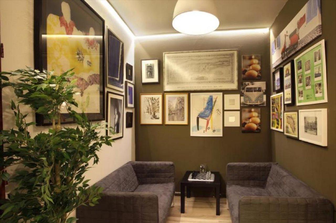 Gracia City Hostel 巴塞罗那 外观 照片 The interior of the gallery