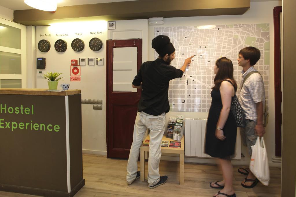 Gracia City Hostel 巴塞罗那 外观 照片 Hostel Experience