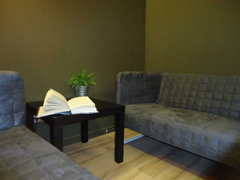 Gracia City Hostel 巴塞罗那 外观 照片 A room at the library
