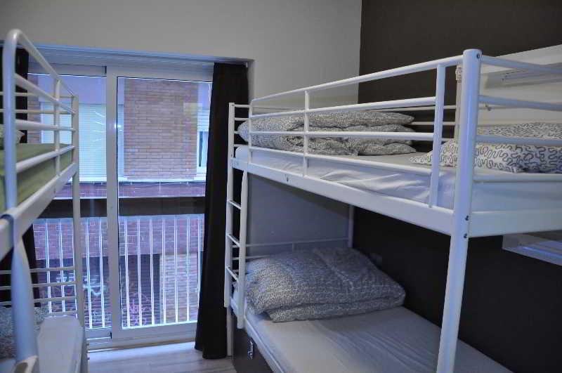 Gracia City Hostel 巴塞罗那 外观 照片 A bunk bed