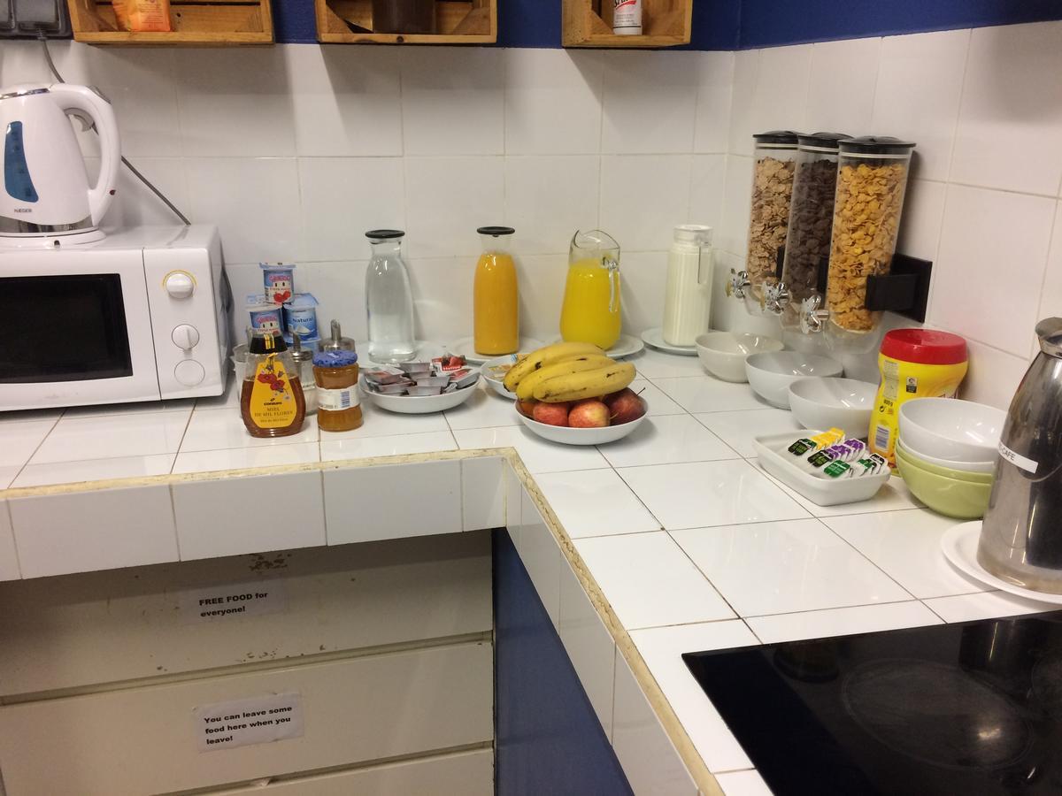 Gracia City Hostel 巴塞罗那 外观 照片 A typical breakfast in the UK