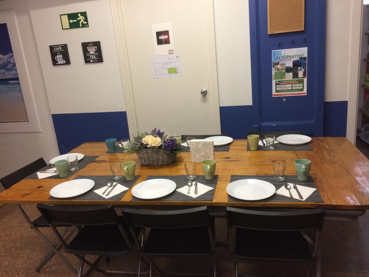 Gracia City Hostel 巴塞罗那 外观 照片 The dining room at the hostel