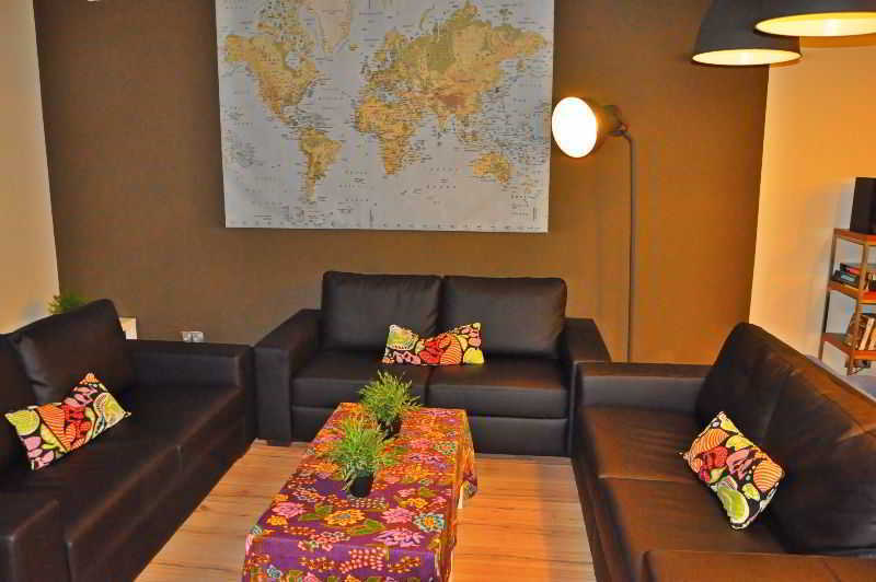 Gracia City Hostel 巴塞罗那 外观 照片 The common room at the hostel