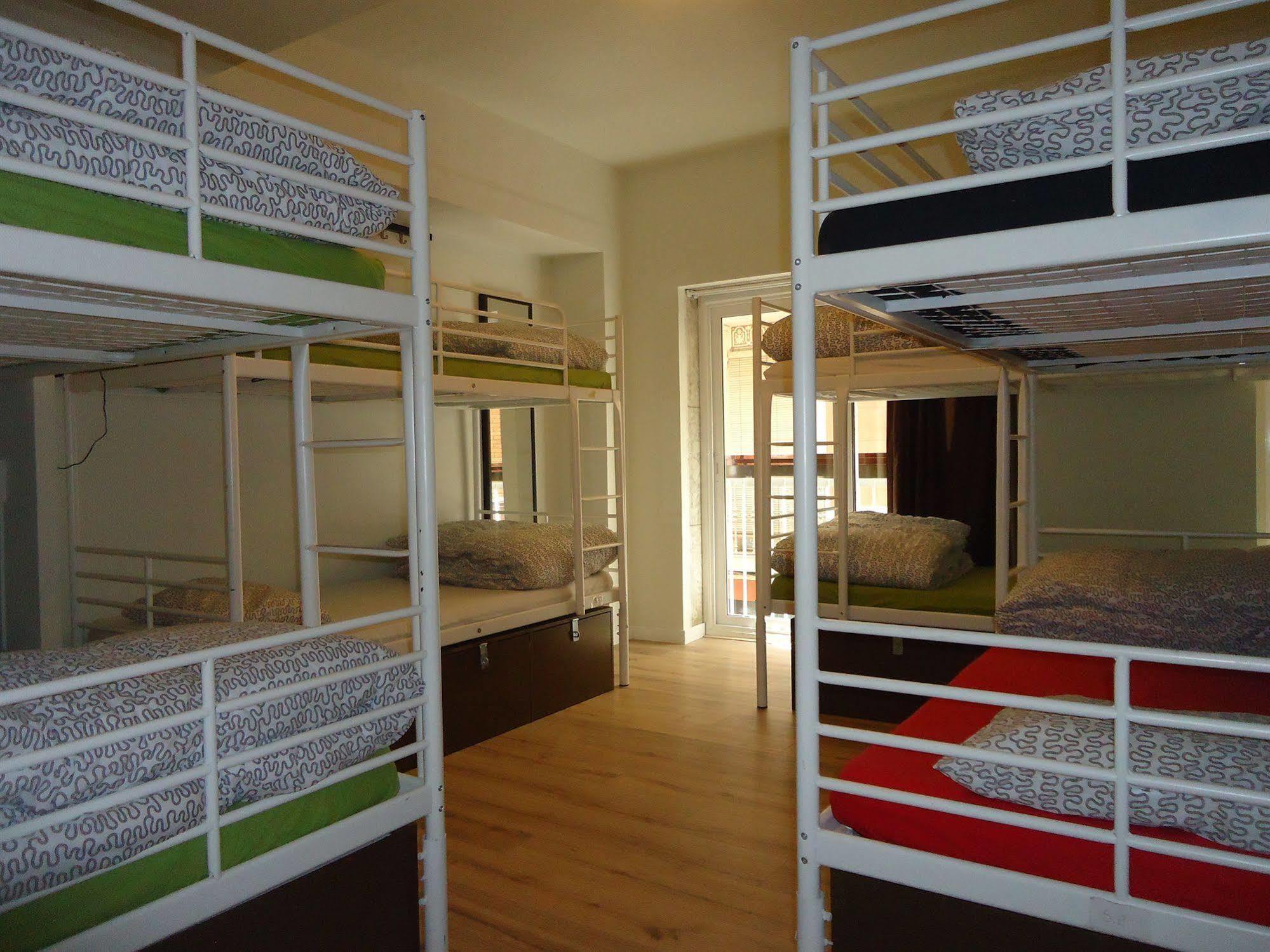 Gracia City Hostel 巴塞罗那 外观 照片 Hostel in Barcelona