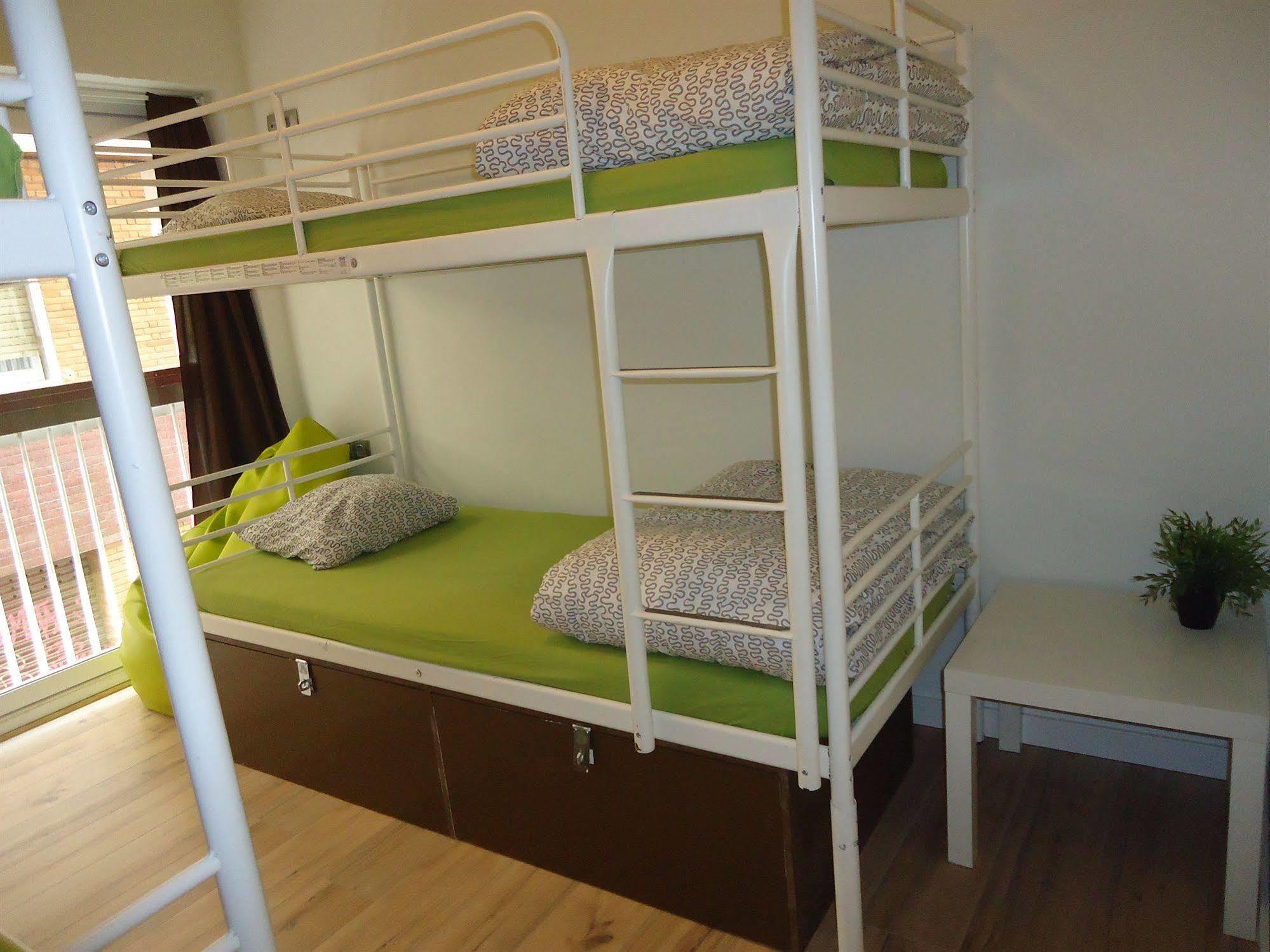 Gracia City Hostel 巴塞罗那 外观 照片 A bunk bed