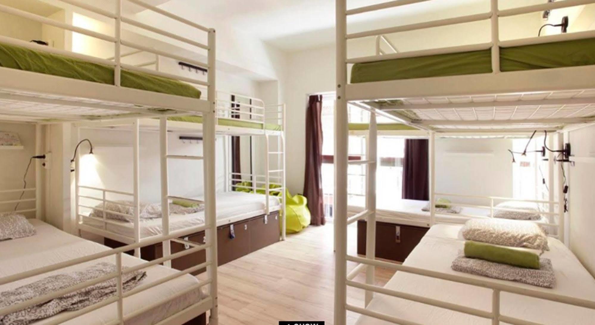 Gracia City Hostel 巴塞罗那 外观 照片 Hostel in Prague